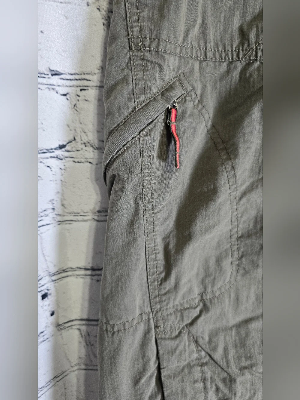 The North Face Olive Green/Gray Crop Cargo Pants Size 4‎